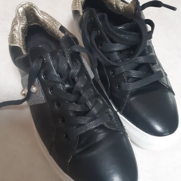 Steve Madden Black Runners (Sneakers) with gold and silver trim Size 8 - Picture 2 of 13